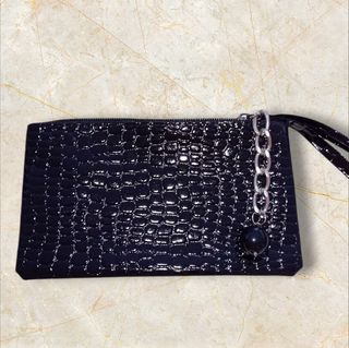 Cartera monedero negra con cadena