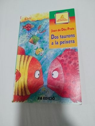 Dos taurons a la peixera