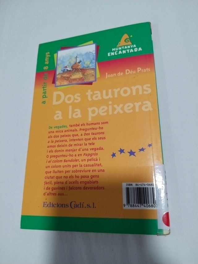 Dos taurons a la peixera