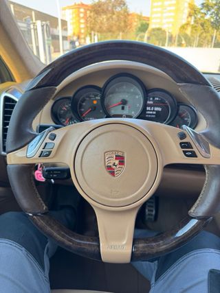 Porsche Cayenne gts 2013
