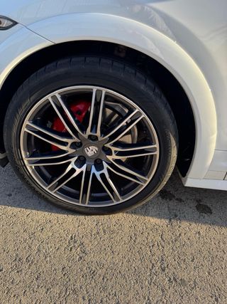 Porsche Cayenne gts 2013