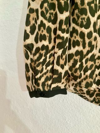 Blusa Zara Estampado Animal Print Talla M