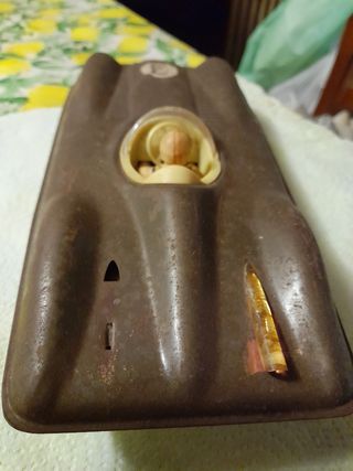 Auto antica in latta