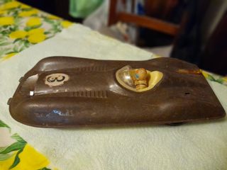 Auto antica in latta