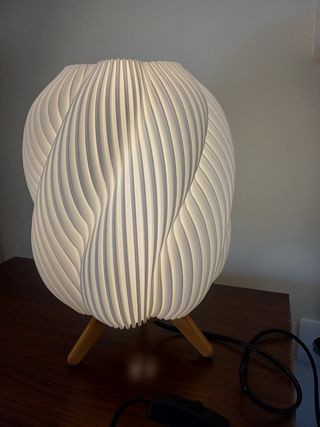 Lámpara de mesa moderna dorada y blanca MK3D
