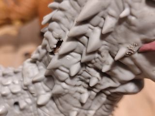 Figuras Indominus Rex y T-Rex