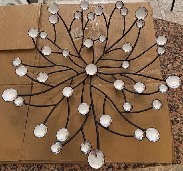 Centro de mesa decorativo metálico con cristales