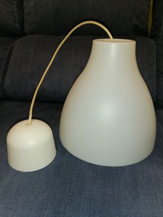 Lámpara de techo IKEA blanca de plástico