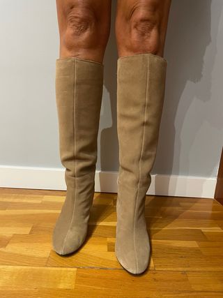 Botas altas de ante beige