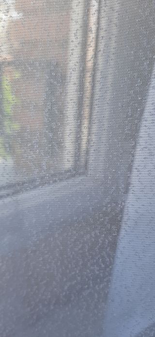 Cortina blanca de tela