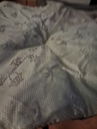 Banco antiguo con patas torneadas