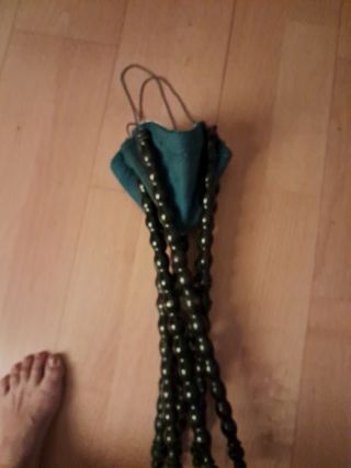 Banco antiguo con patas torneadas