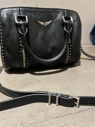 Bolso Negro con Tachuelas y Cremalleras