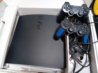 Pacchetto 2 giochi e controller Playstation 3 +