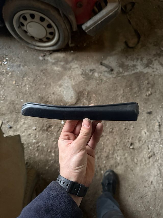 Moldura Parachoques Nissan -62025-Y9500
