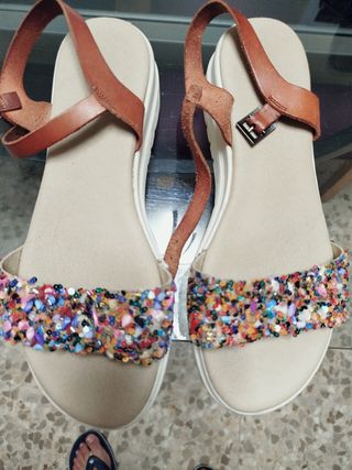Sandalias Marrones y Multicolor