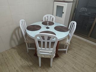 Mesa y 4 Sillas Comedor