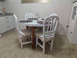 Mesa y 4 Sillas Comedor