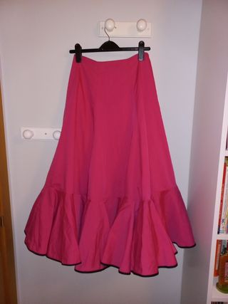 Falda flamenca rosa con volantes