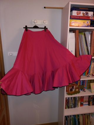 Falda flamenca rosa con volantes