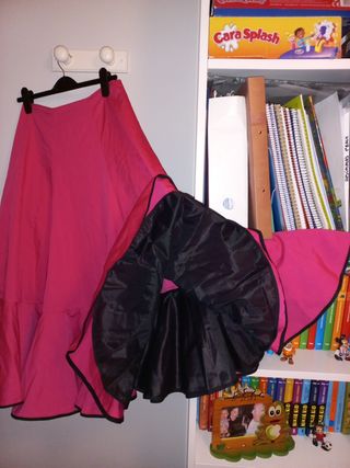 Falda flamenca rosa con volantes