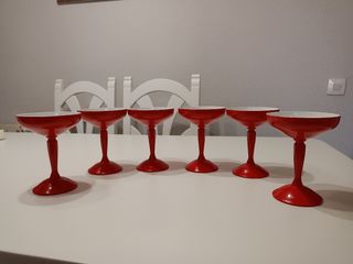 Copas de cóctel vintage rojas