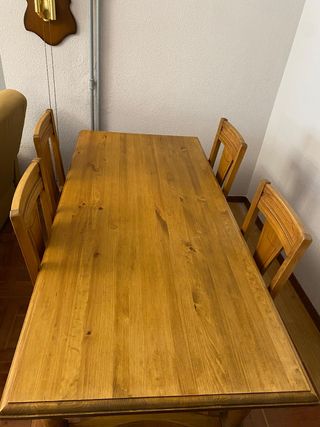 Mesa de comedor de pino