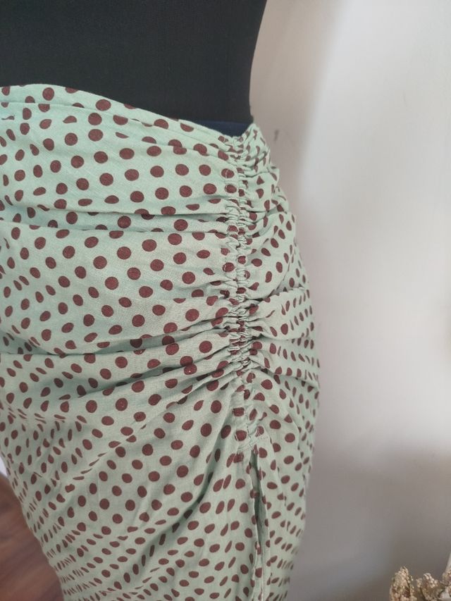 Falda Zara lunares verde talla M