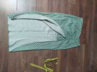 Falda Zara lunares verde talla M
