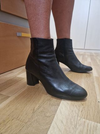 Botines negros de piel