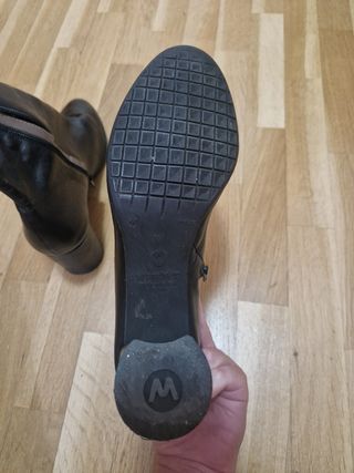 Botines negros de piel