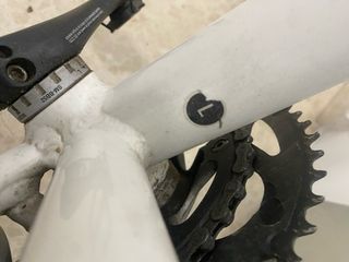 Bicicleta de carretera wilier blanca y roja 