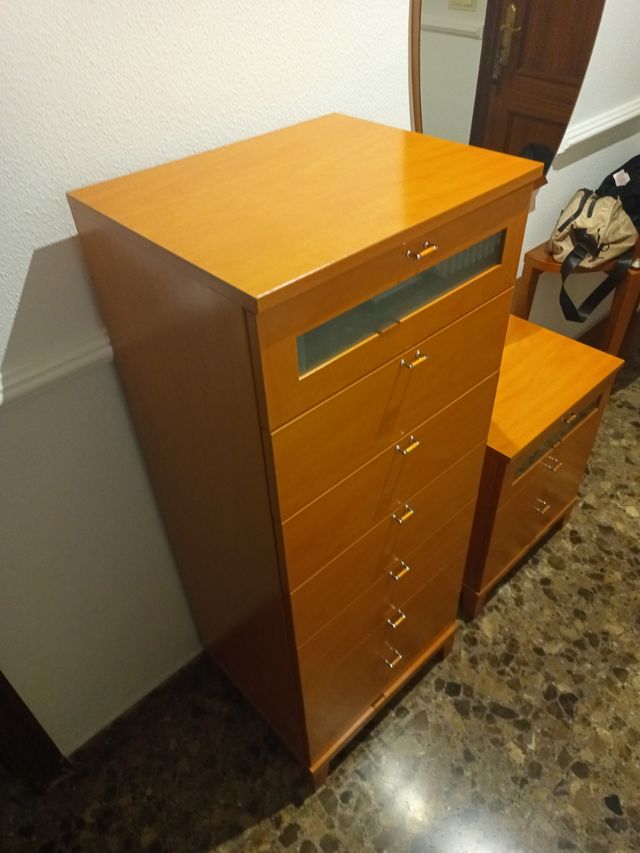 Cajonera de madera con cristal