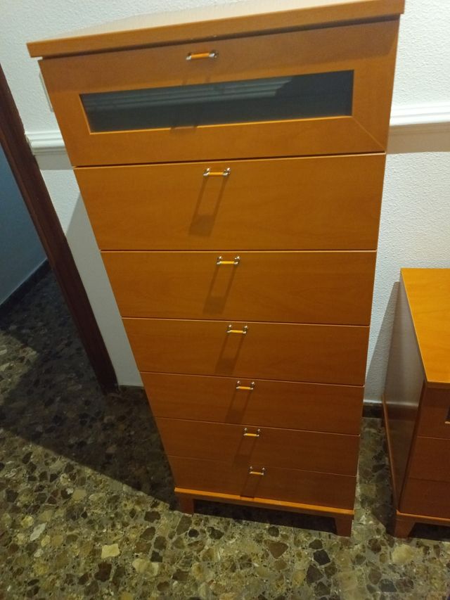 Cajonera de madera con cristal