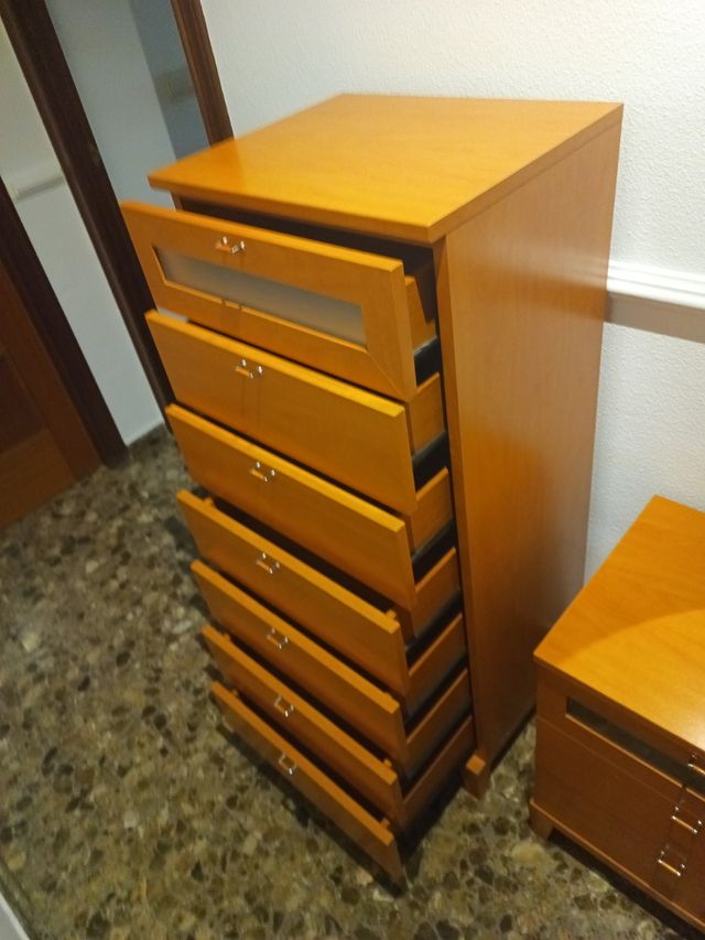 Cajonera de madera con cristal