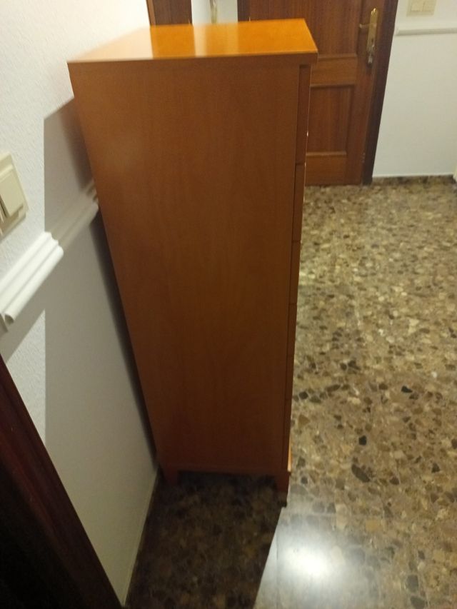 Cajonera de madera con cristal