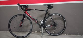 Bicicleta de carretera Giant TCR negra/roja