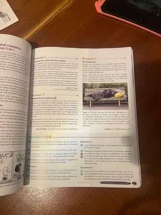 Educación en Valores Cívicos y Éticos ESO. Libr...