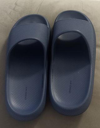 Zapatillas de playa Oysho azul