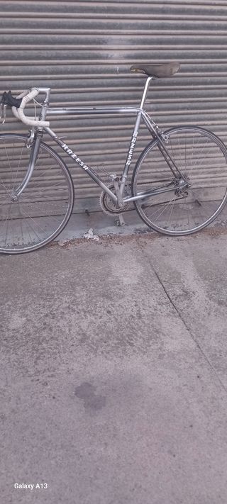 Bicicleta Raleigh plateada
