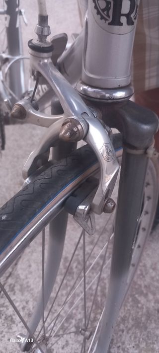 Bicicleta Raleigh plateada