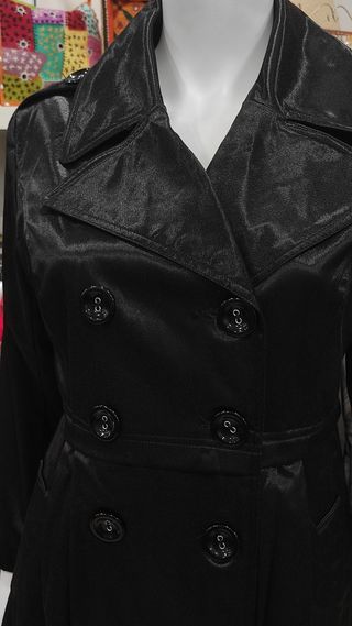 Gabardina satinada negra Talla L