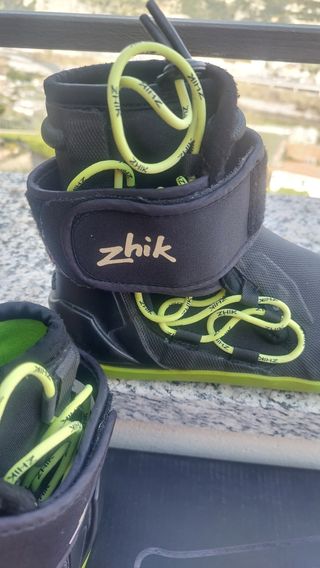 Scarpe vela nere e verdi