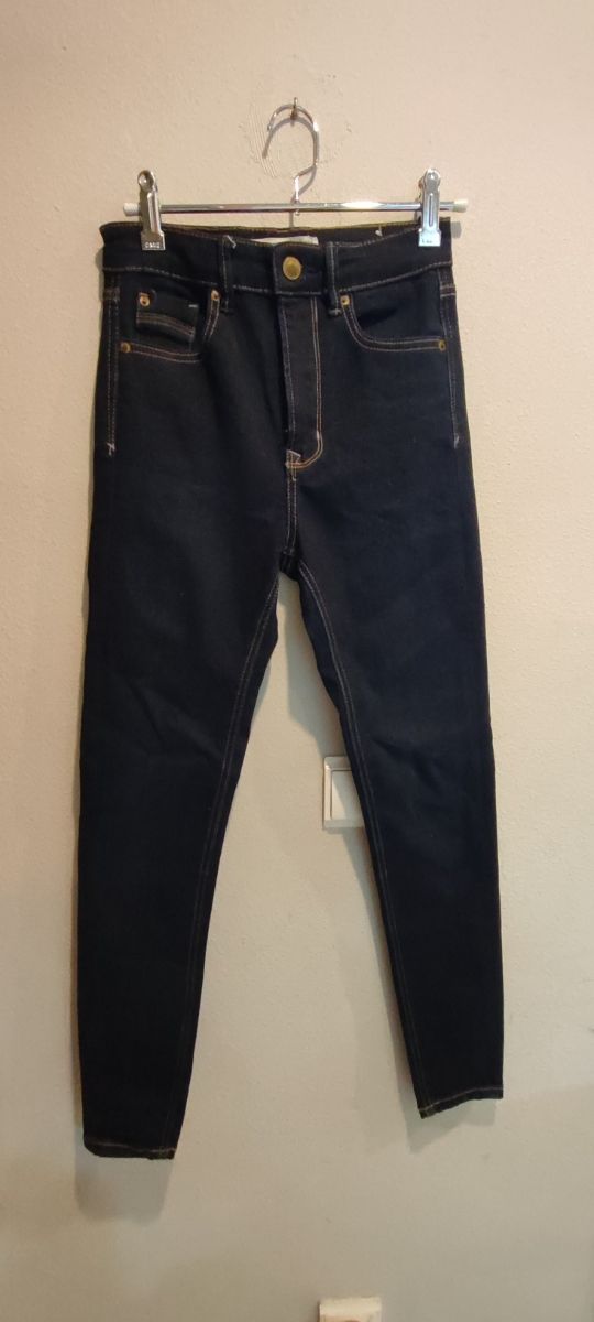 Vaqueros Stradivarius azul oscuro