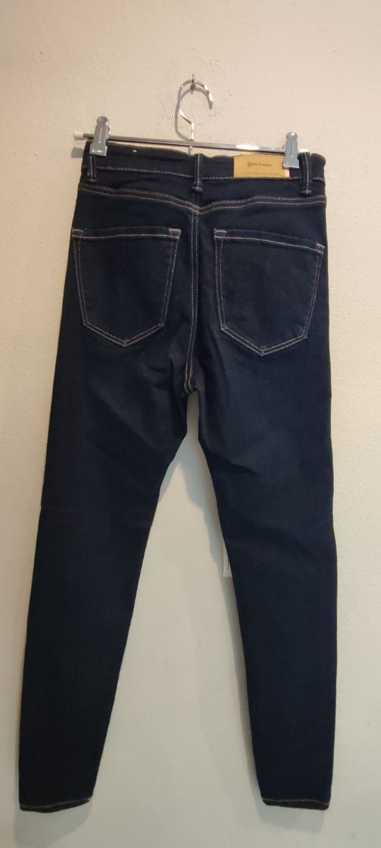 Vaqueros Stradivarius azul oscuro