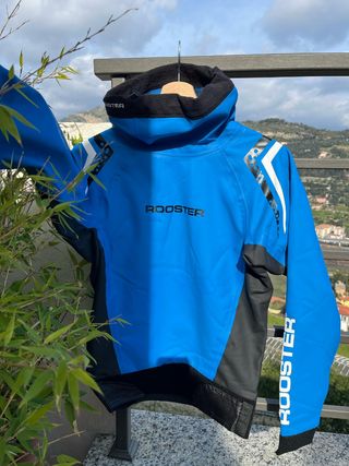 Top da barca a vela blu