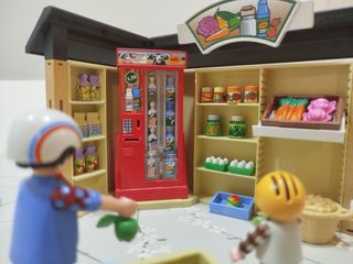 Playmobil Tienda de Granja 24h y Piscina Jacuzzi