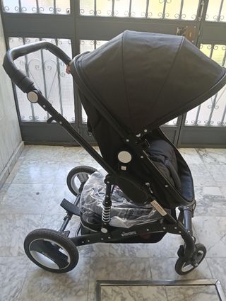 Carrito de bebé negro 3 en 1.