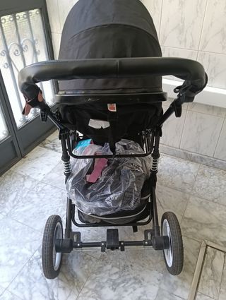 Carrito de bebé negro 3 en 1.