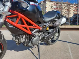 Ducati Monster 796 ABS en perfecto estado
